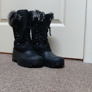 Snow boots
